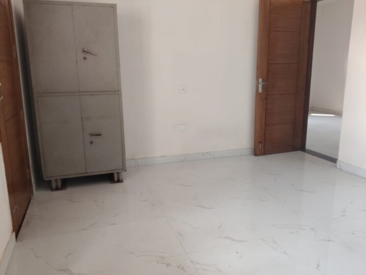 Room, sector 92 2 Bedroom 200 Sq.Mt. Independent House In Sector 92 Noida 9639281