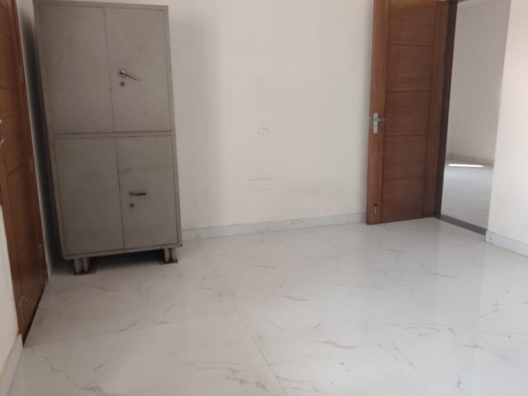 Room, sector 92 2 Bedroom 200 Sq.Mt. Independent House In Sector 92 Noida 9639281