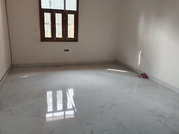 Room in 2 BHK Independent House at Sector 92 – for Rent