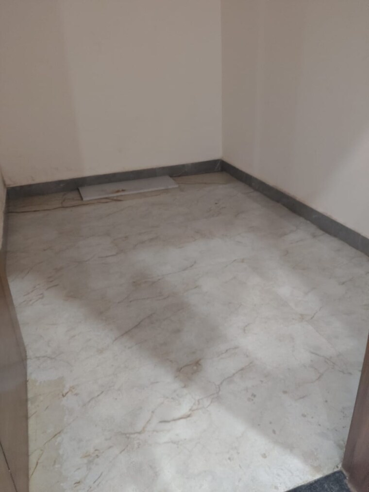 Room, sector 92 2 Bedroom 200 Sq.Mt. Independent House In Sector 92 Noida 9639281