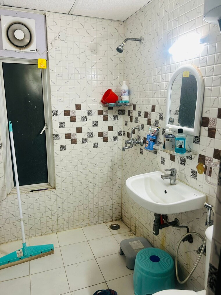 Bathroom, jm-florence 2 Bedroom 950 Sq.Ft. Apartment In Tech Zone 4 Greater Noida Greater Noida 9639284