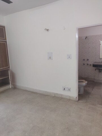 Furnished Amenities in 3 BHK Apartment at Kalibari Apartments, Sector 21d – for Sale