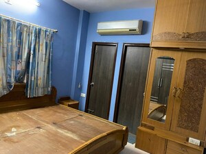 Bedroom in 2 BHK Apartment at Satellite – for Rent