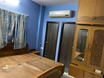 Bedroom in 2 BHK Apartment at Satellite – for Rent