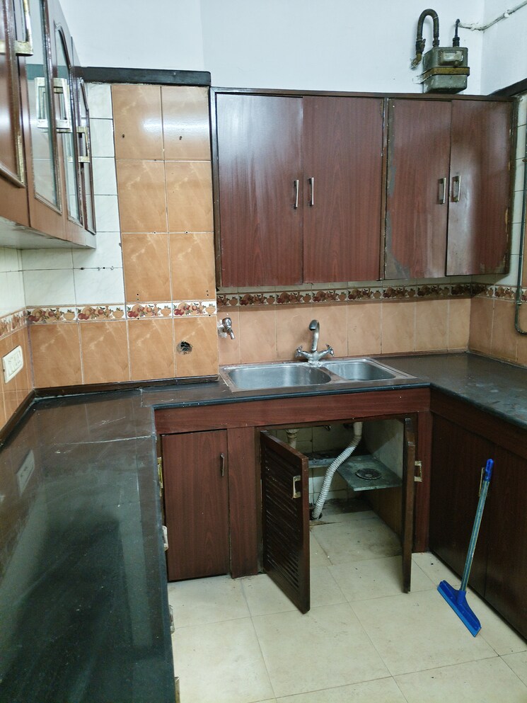 Kitchen, sarita-vihar-pocket-c-rwa 3 Bedroom 1700 Sq.Ft. Apartment In Sarita Vihar Delhi 9639311
