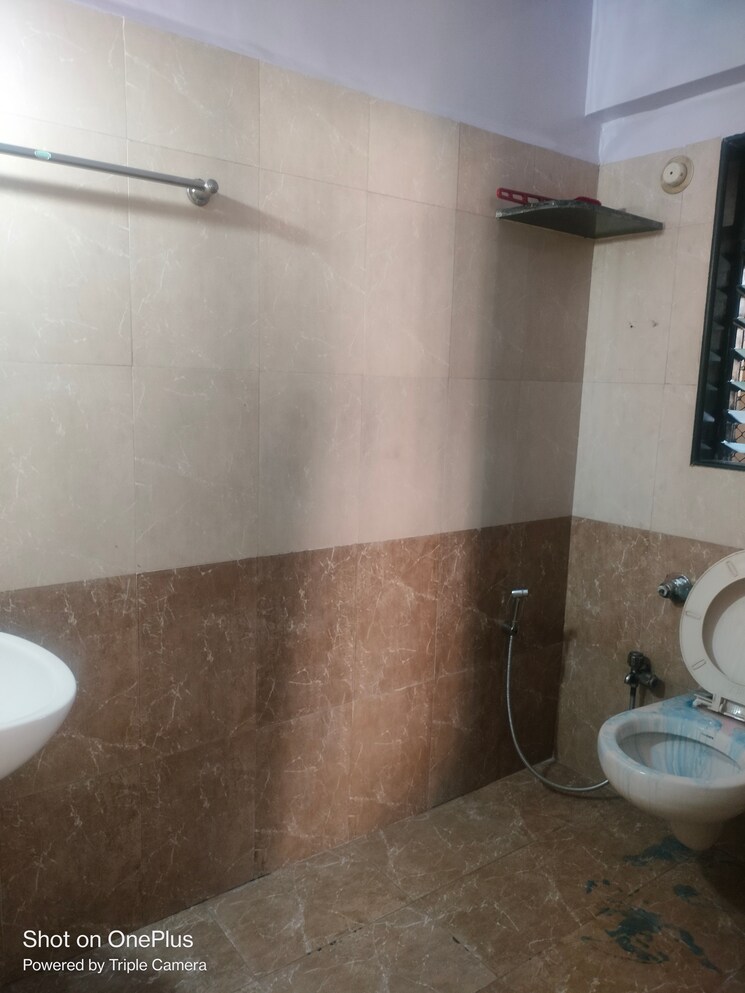Bathroom, atul-blue-excellency 2 Bedroom 750 Sq.Ft. Apartment In Goregaon West Mumbai 9639325