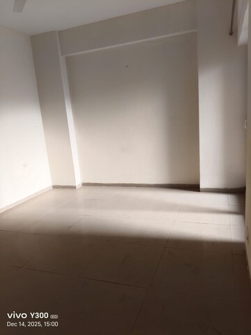 Room in 2 BHK Apartment at JM Florence, Tech Zone 4 Greater Noida – for Rent