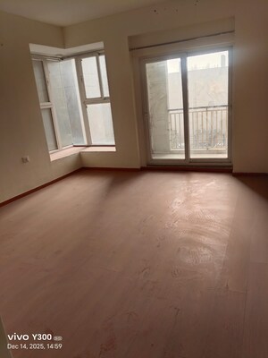 Room in 2 BHK Apartment at JM Florence, Tech Zone 4 Greater Noida – for Rent