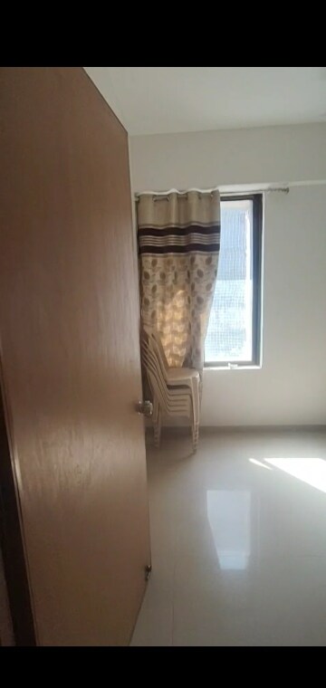 Furnished Amenities in 2 BHK Apartment at Vaishnodevi Circle – for Rent