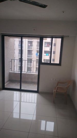Room in 2 BHK Apartment at Sun Atmosphere, Shela – for Rent
