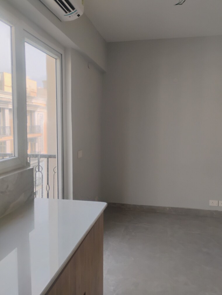 Room, signature-global-grand-iva 1 Bedroom 489 Sq.Ft. Apartment In Sector 103 Gurgaon 9639469