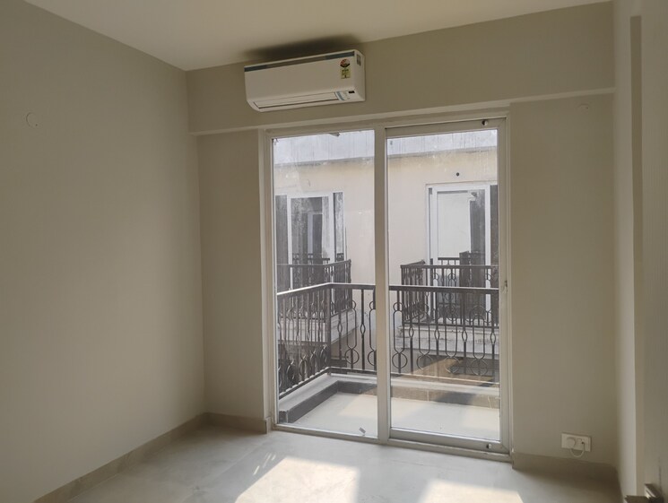 Room, signature-global-grand-iva 1 Bedroom 489 Sq.Ft. Apartment In Sector 103 Gurgaon 9639469