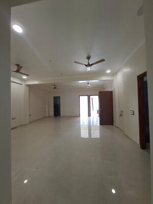 Room in 4 BHK Builder Floor at RWA Apartments Sector 26, Sector 26 – for Rent