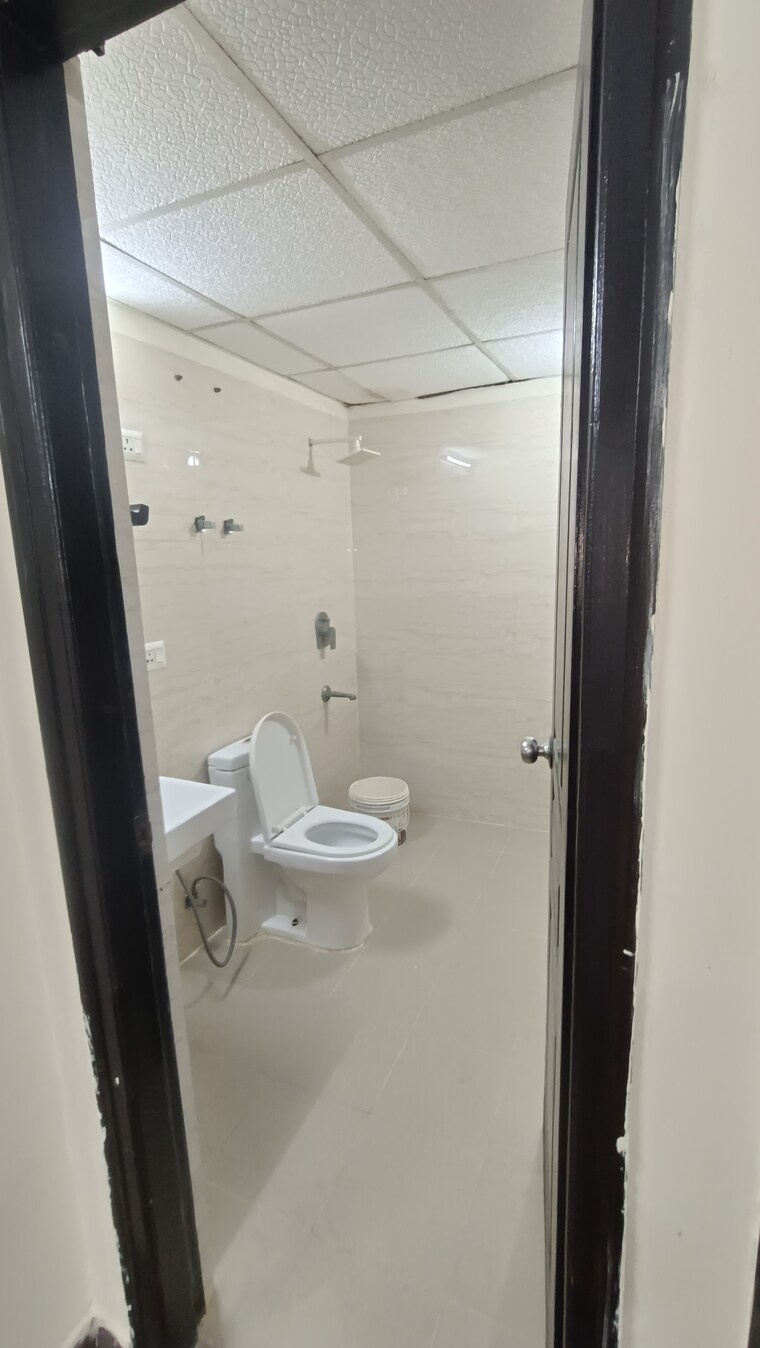 Bathroom, sethi-max-royal 2 Bedroom 1125 Sq.Ft. Apartment In Sector 76 Noida 9639468