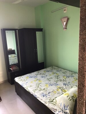Room in 3 BHK Apartment at Naranpura – for Rent