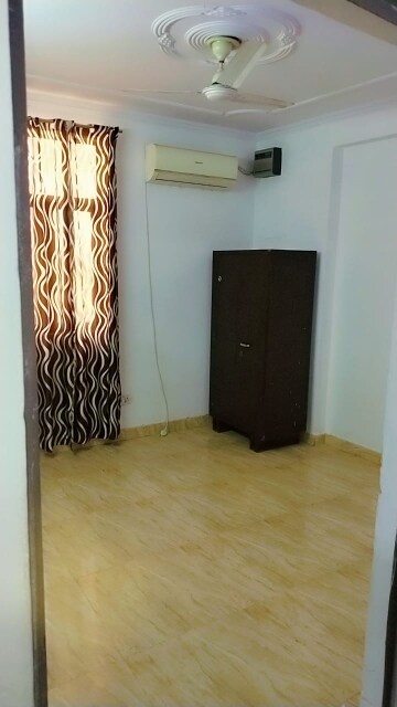 Room in 2 BHK Builder Floor at Saket – for Rent