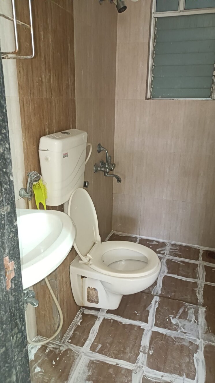 Bathroom, yugal-kaushalya 2 Bedroom 943 Sq.Ft. Apartment In Hadapsar Pune 9639578