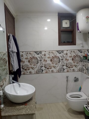 Bathroom in 5 BHK Villa at Unitech Vista Villas, Sector 45 – for Rent