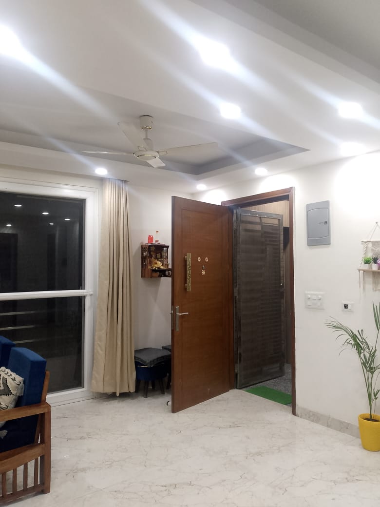 5 BHK + Servant Room Villa For Rent in Unitech Vista Villas