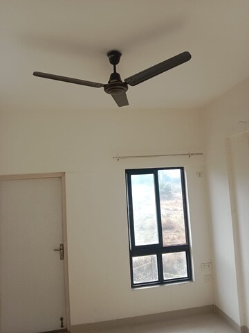 Room in 2 BHK Apartment at Tata La Montana Phase 3, Talegaon Dabhade – for Sale