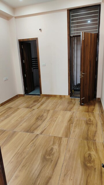 Room in 2.5 BHK Builder Floor at SLF Indraprastha Apartments, Sector 30 – for Rent