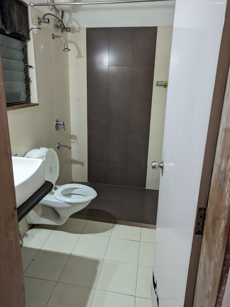 Bathroom, ganga-legend 2.5 Bedroom 1200 Sq.Ft. Apartment In Bavdhan Pune 9639639