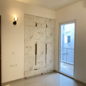 Room in 3.5 BHK Apartment at Smart World Orchard, Sector 61 – for Rent