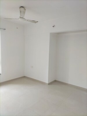 Room in 2 BHK Apartment at Puranik Rumah Bali, Ghodbunder Road – for Rent