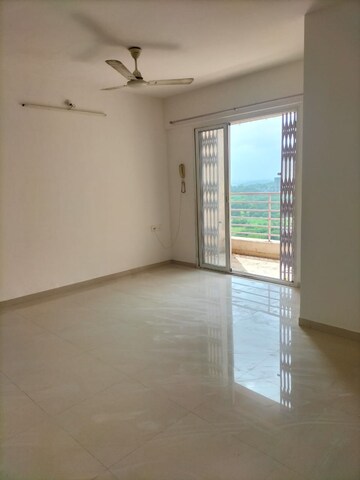 Room in 2 BHK Apartment at Puranik Rumah Bali, Ghodbunder Road – for Rent