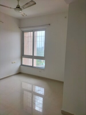 Room in 2 BHK Apartment at Puranik Rumah Bali, Ghodbunder Road – for Rent