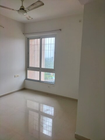 Room in 2 BHK Apartment at Puranik Rumah Bali, Ghodbunder Road – for Rent