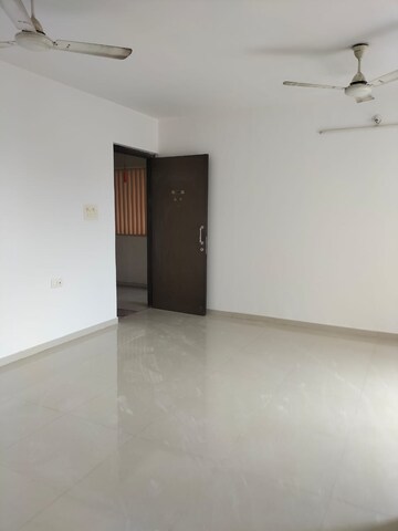 Room in 2 BHK Apartment at Puranik Rumah Bali, Ghodbunder Road – for Rent