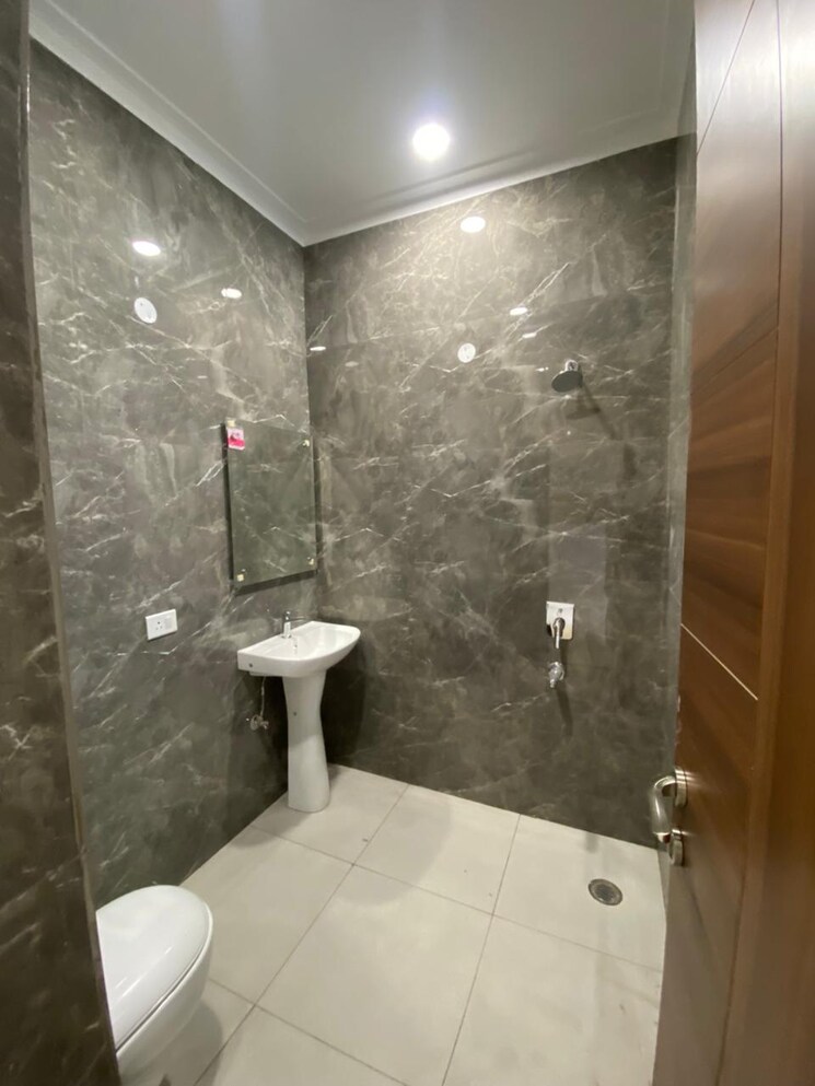 Bathroom, rps-savana 3 Bedroom 1416 Sq.Ft. Apartment In Sector 88 Faridabad 9639733