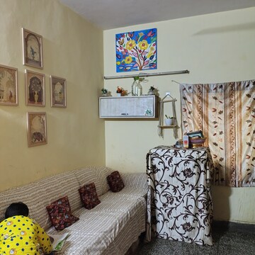 Living Room in 1.5 BHK Apartment at RWA Qutab Enclave, Katwaria Sarai – for Rent