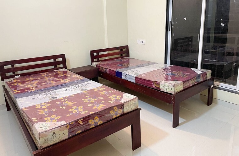 Bedroom, jambli naka Pg For Girls In Jambli Naka 9639763