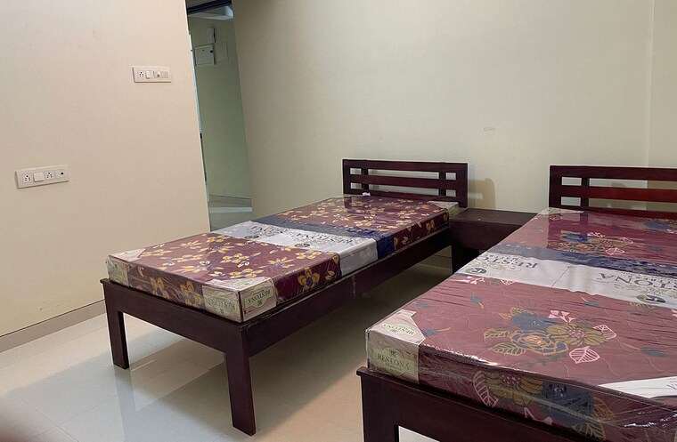 Bedroom, jambli naka Pg For Girls In Jambli Naka 9639763