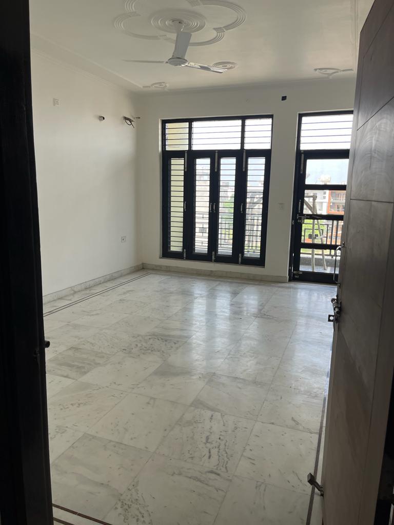 3 BHK Builder Floor For Sale in BPTP Parklands