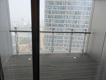 Room in 3 BHK Apartment at Lodha World Crest, Worli – for Rent