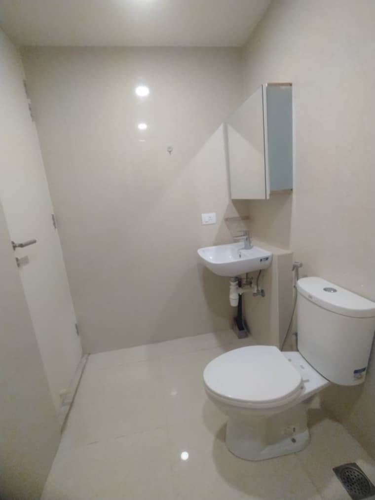 Bathroom, hiranandani-queensgate 1 Bedroom 595 Sq.Ft. Apartment In Bannerghatta Bangalore 9639794