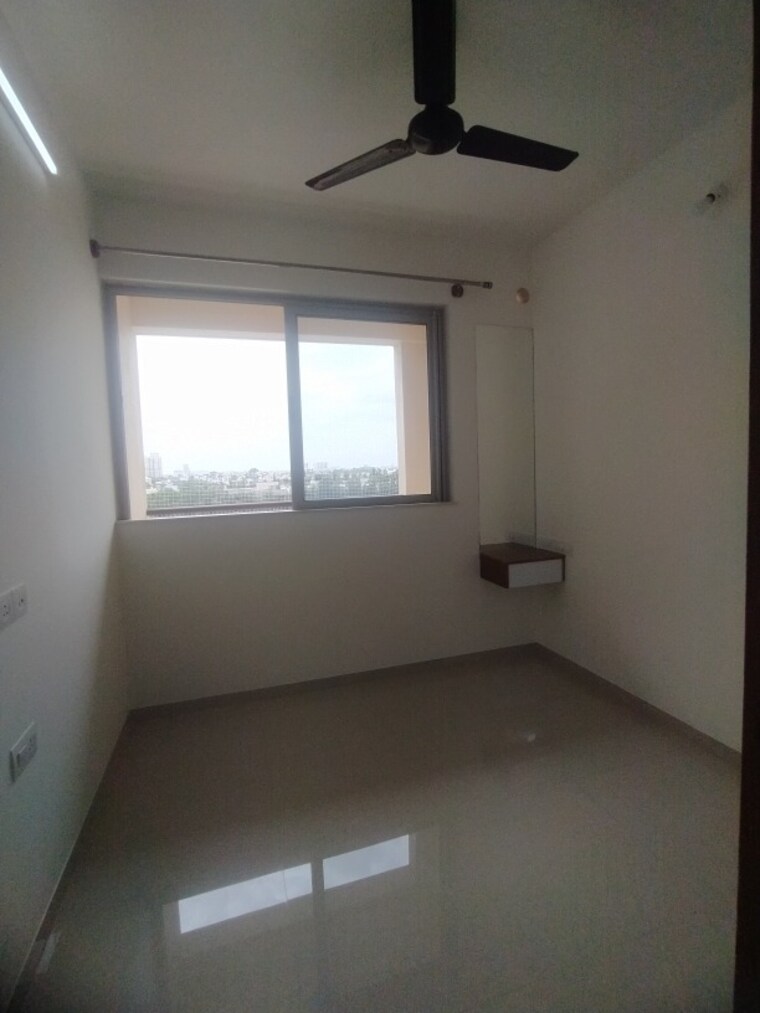 Room, hiranandani-queensgate 1 Bedroom 595 Sq.Ft. Apartment In Bannerghatta Bangalore 9639794