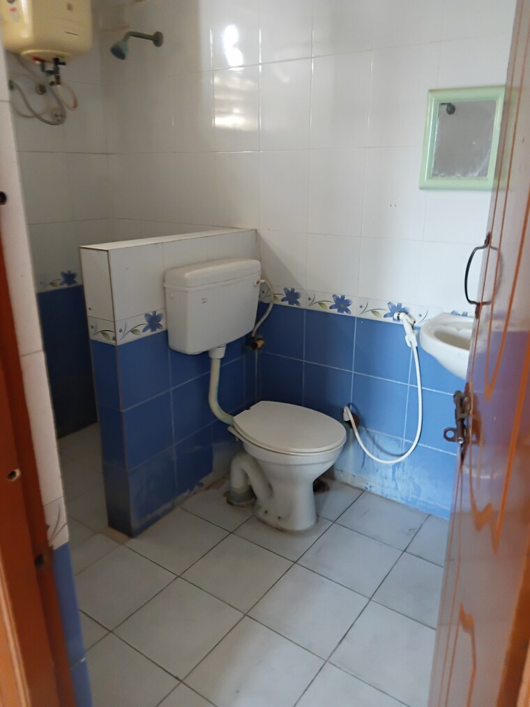 Bathroom, khajaguda 3 Bedroom 2000 Sq.Ft. Apartment In Khajaguda Hyderabad 9639838