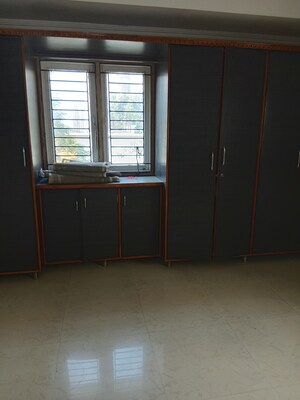 Room in 3 BHK Apartment at Khajaguda – for Rent