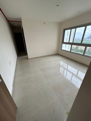 Room in 2 BHK Apartment at Piramal Vaikunth, Balkum Pada – for Rent