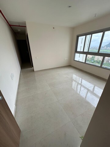 Room in 2 BHK Apartment at Piramal Vaikunth, Balkum Pada – for Rent