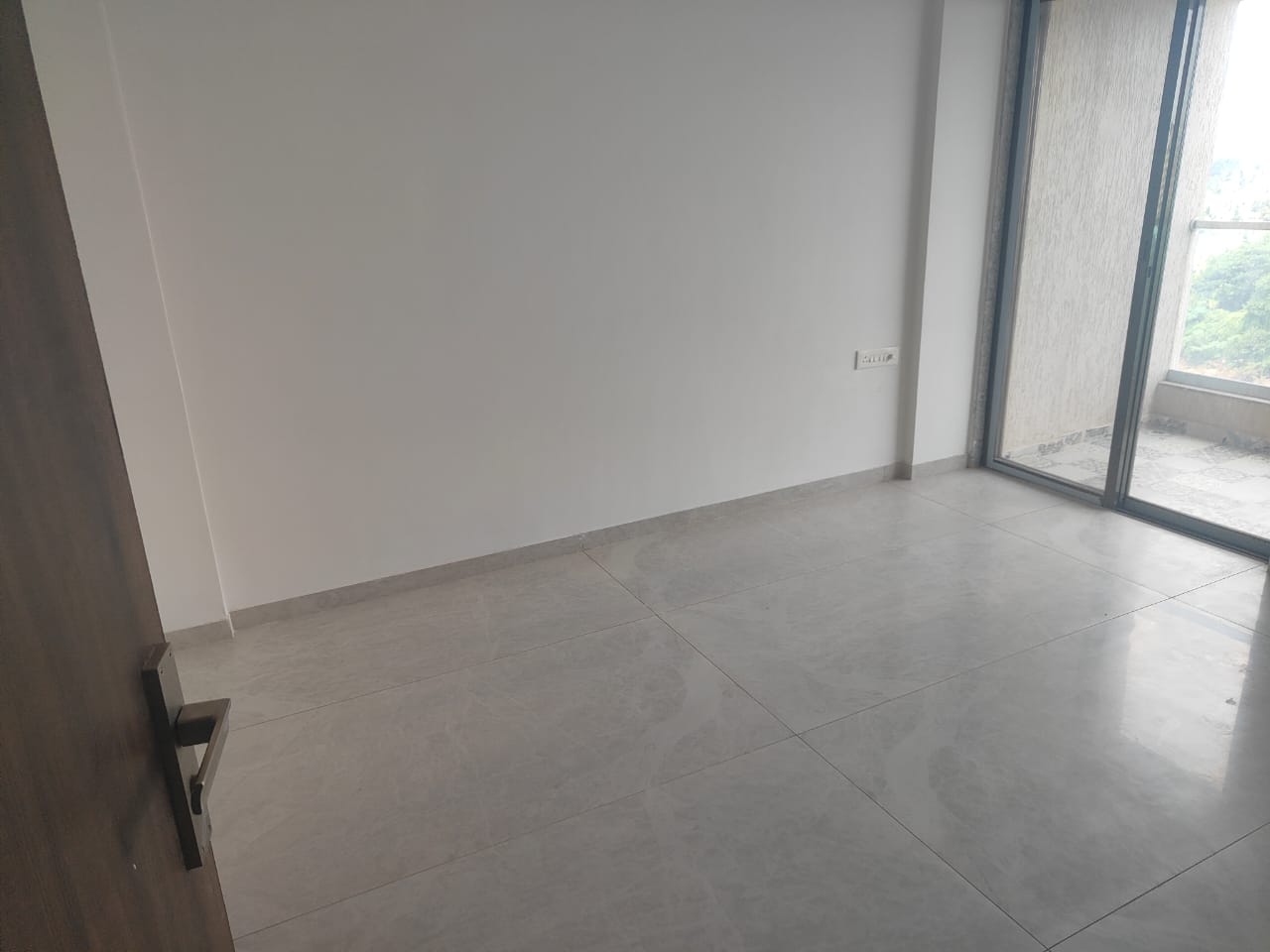 2 BHK + Servant Room Apartment For Rent in Welworth Bluescapes