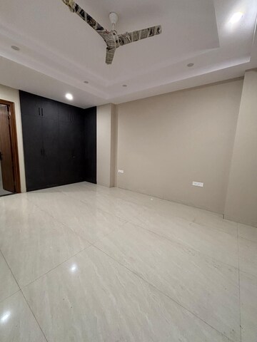 Room in 3 BHK Builder Floor at Saket – for Rent