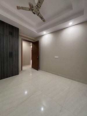 Room in 3 BHK Builder Floor at Saket – for Rent