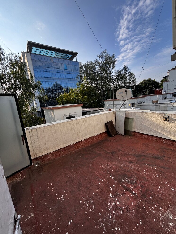 Balcony, lunkad-garden 2 Bedroom 1400 Sq.Ft. Apartment In Viman Nagar Pune 9639903