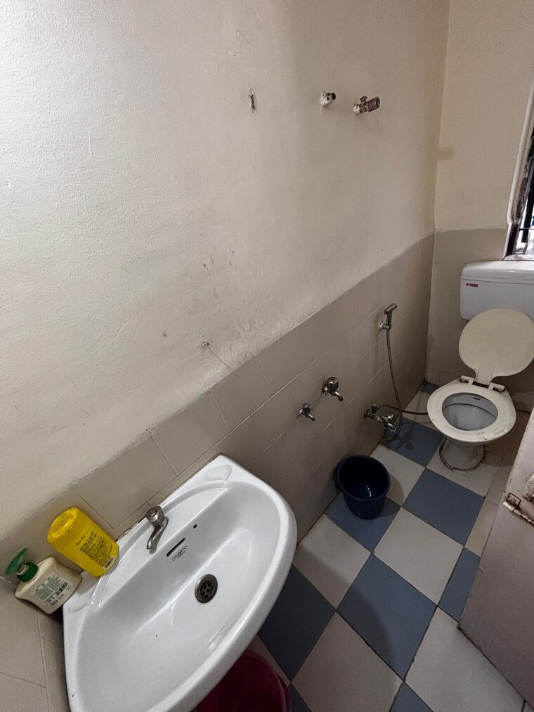 Bathroom, lunkad-garden 2 Bedroom 1400 Sq.Ft. Apartment In Viman Nagar Pune 9639903