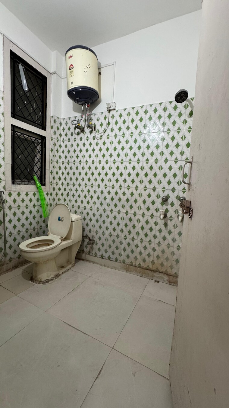 Bathroom, chattarpur 2 Bedroom 850 Sq.Ft. Apartment In Chattarpur Delhi 9639930